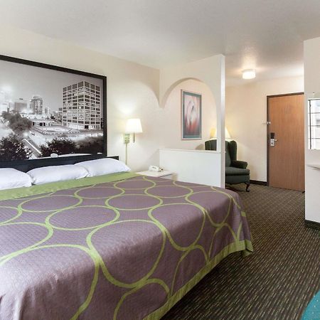 Super 8 By Wyndham Tulsa/Downtown/East Ξενοδοχείο Εξωτερικό φωτογραφία