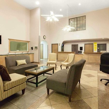 Super 8 By Wyndham Tulsa/Downtown/East Ξενοδοχείο Εξωτερικό φωτογραφία