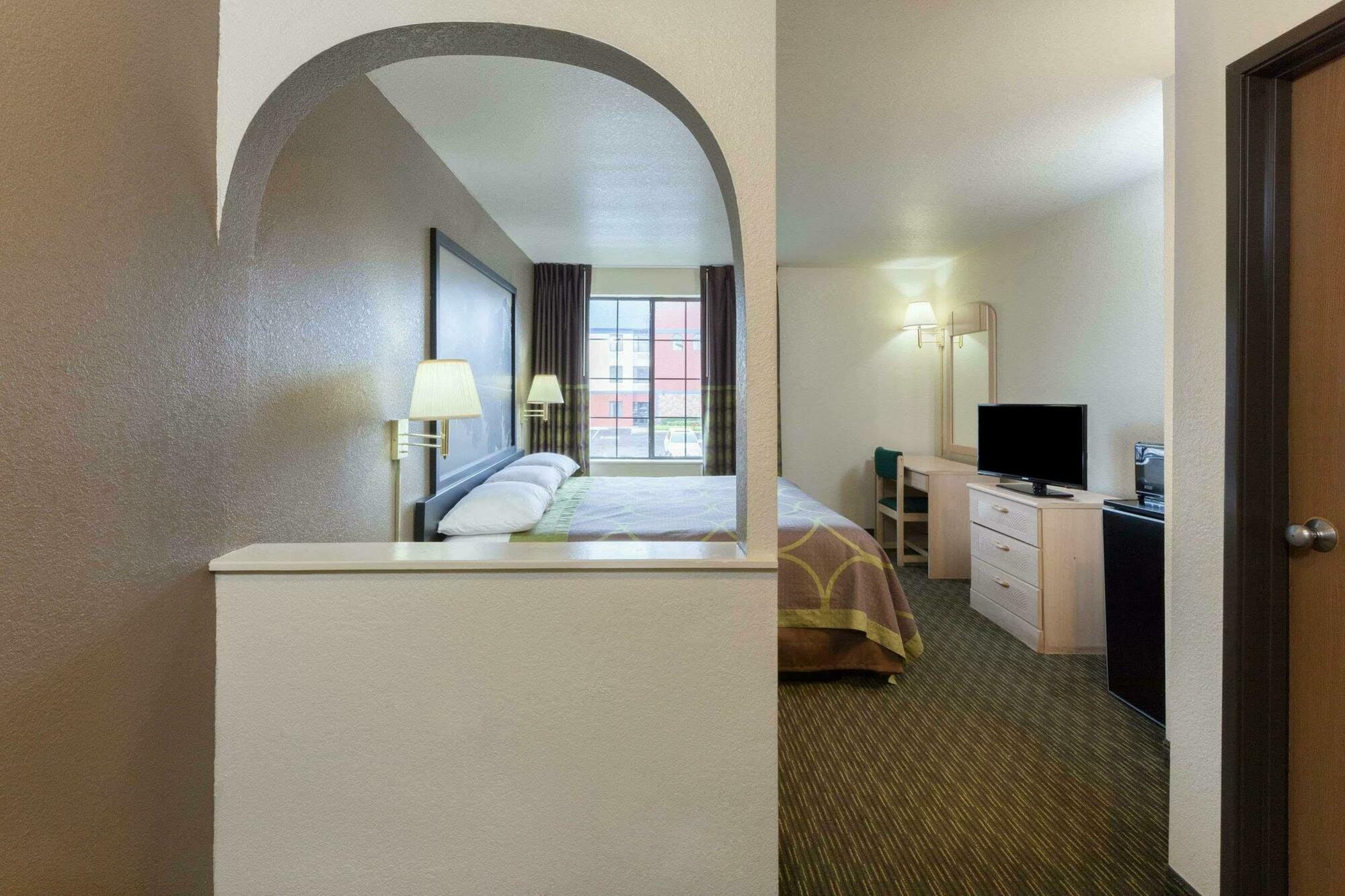 Super 8 By Wyndham Tulsa/Downtown/East Ξενοδοχείο Εξωτερικό φωτογραφία
